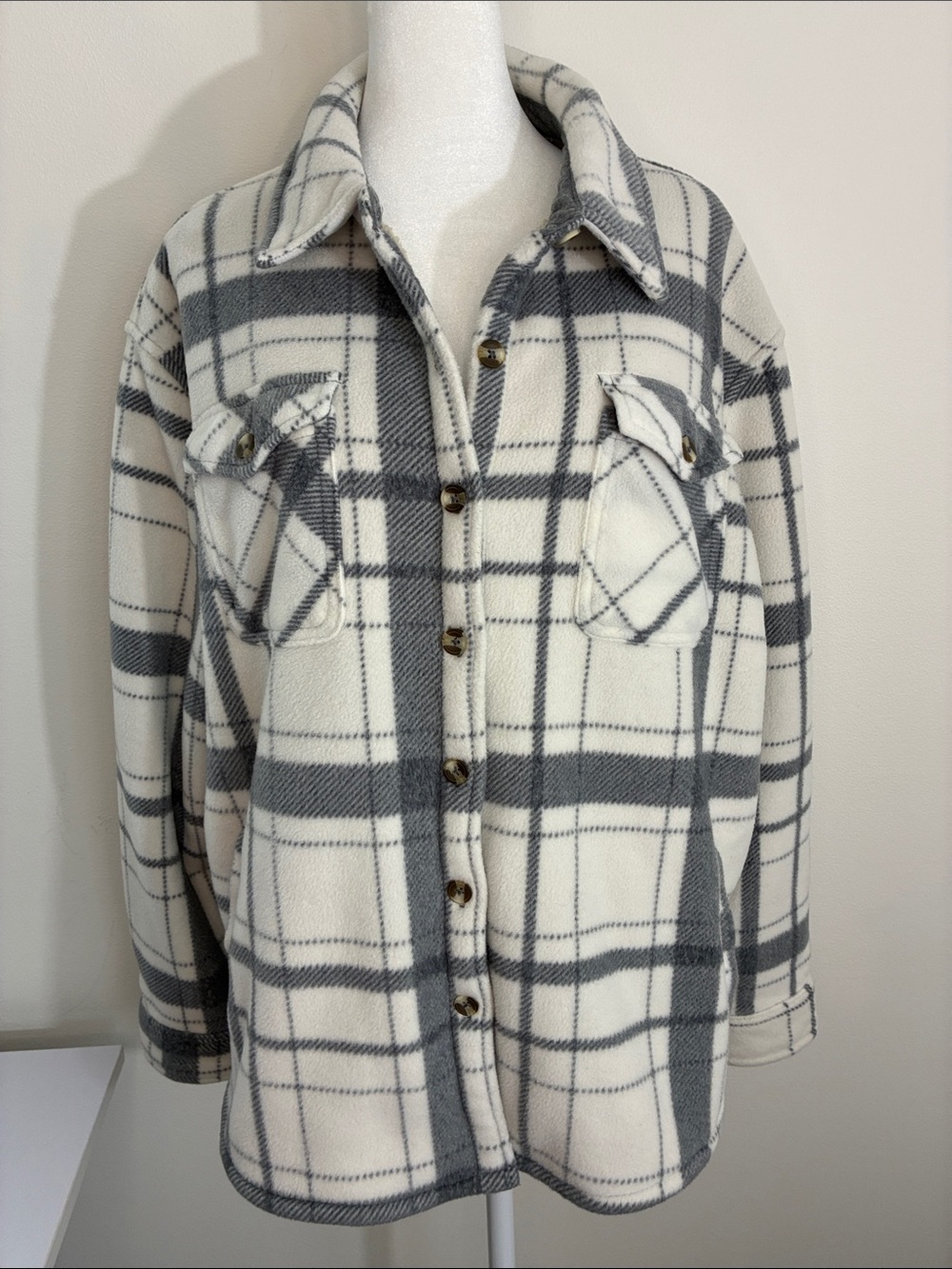 SAGE Collective Woman’s Classic Plaid Shacket Jacket - Cream & Gray
